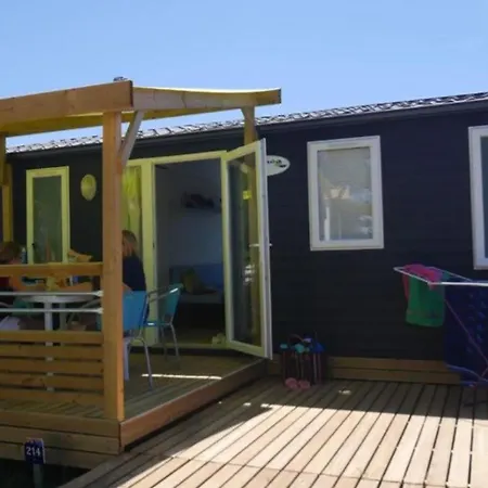 Mobil-home Pour 4 Pers. Avec Terrasse - Api-1-52-945 Kemping Martiel
